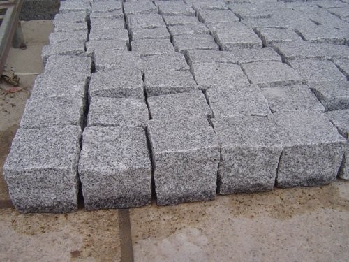 Granit weiß-grau, Pflastersteine