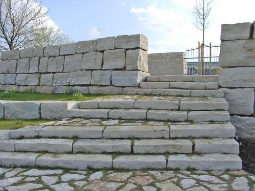 Jura Kalkstein beige SONAT 215 große Quadersteine als Mauersteine, gespalten